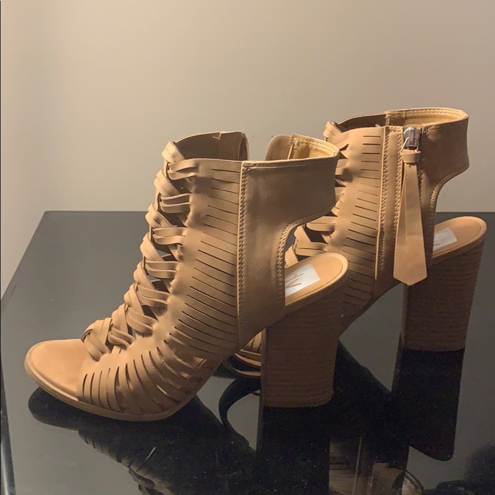 Casual tan shoes